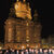 Menschenkette, im Hintergrund die Frauenkirche