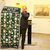 Oberbürgermeister Dirk Hilbert mit grünem Teppich